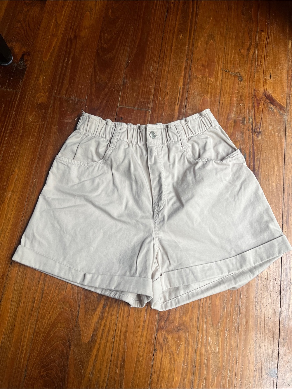 H&M High Waisted Elastic-waist cuffed shorts Small
